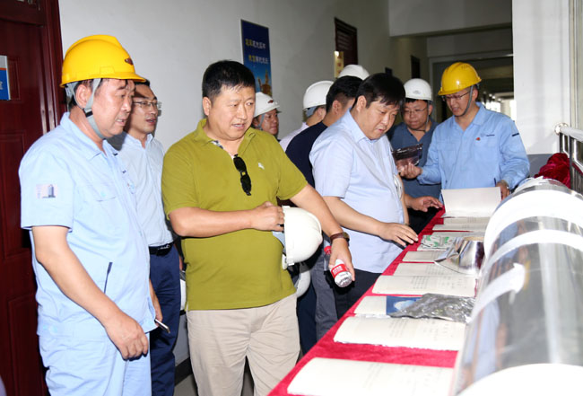 北京市昌平區(qū)經信局副局長徐連江、王加祥一行到萬基鋁加工參觀考察