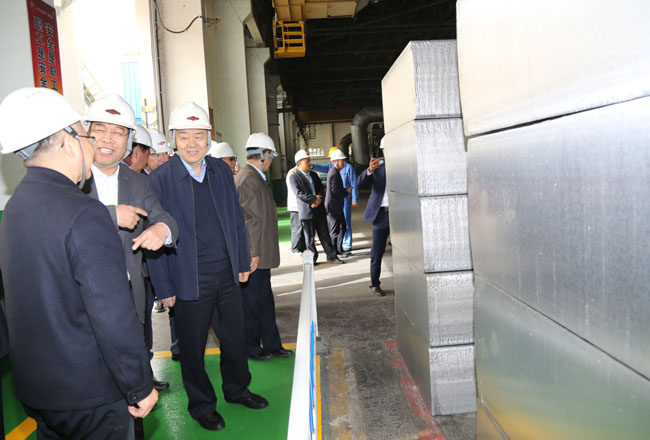 河南省企業(yè)聯(lián)合會(huì)、企業(yè)家協(xié)會(huì)會(huì)長(zhǎng)梁鐵山一行到萬(wàn)基控股集團(tuán)調(diào)研指導(dǎo)工作