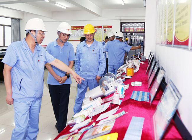 省交行黨委委員、副行長單繼東等省市交行領導到萬基控股集團調研