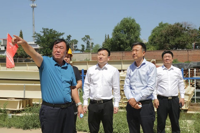 中國(guó)農(nóng)業(yè)銀行洛陽(yáng)分行行長(zhǎng)王軍一行調(diào)研萬基2x60萬千瓦機(jī)組建設(shè)進(jìn)度