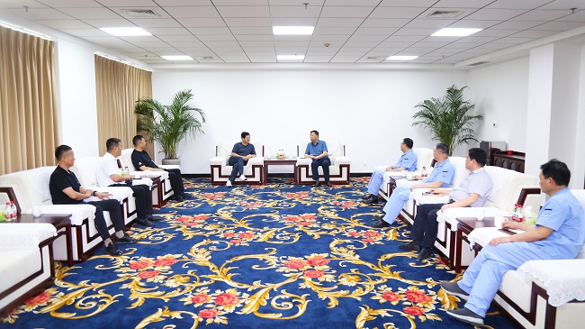 陜煤運銷集團蒲白分公司總經(jīng)理緱勝波一行到萬基控股集團調(diào)研