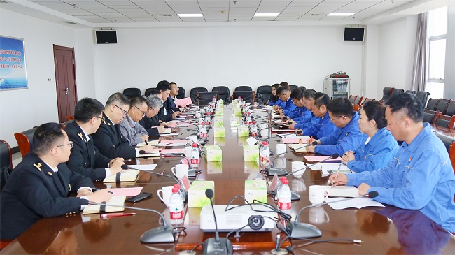 洛陽(yáng)海關(guān)關(guān)長(zhǎng)周奕豐帶隊(duì)到萬(wàn)基控股集團(tuán)指導(dǎo)外貿(mào)工作