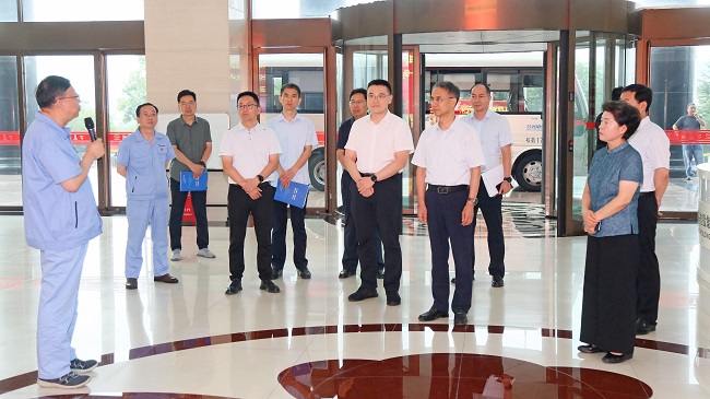 河南省總工會(huì)黨組書記、常務(wù)副主席李拴成一行到萬基控股集團(tuán)調(diào)研