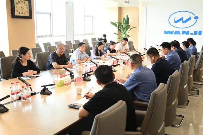 河南省財(cái)政廳副廳長李英哲一行到萬基控股集團(tuán)調(diào)研