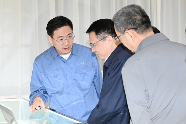 新疆生產(chǎn)建設(shè)兵團(tuán)黨委副秘書(shū)長(zhǎng)、副團(tuán)長(zhǎng)毛知兵一行到萬(wàn)基控股集團(tuán)調(diào)研