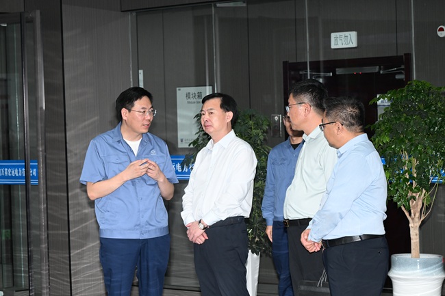 洛陽(yáng)市發(fā)改委黨組書(shū)記、主任關(guān)宇飛一行到萬(wàn)基控股集團(tuán)調(diào)研