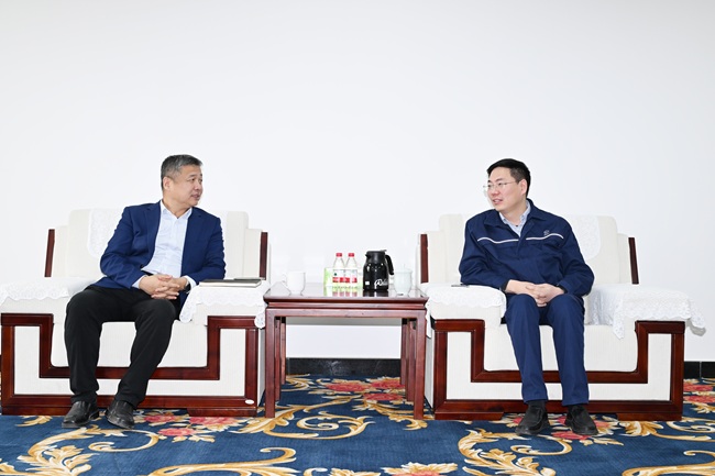 交通銀行洛陽(yáng)分行黨委書(shū)記、行長(zhǎng)齊延兵到萬(wàn)基控股集團(tuán)調(diào)研