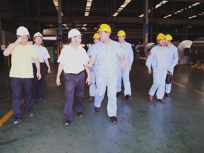 市工信委主任王玉峰到萬基鋁加工調(diào)研高架庫運行情況